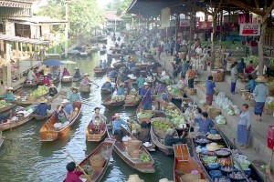 Pasar Terapung Damoen