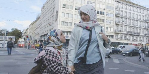 raline-shah-berlatih-berjilbab-untuk-film-99-cahaya-di-langit-eropa-739754a